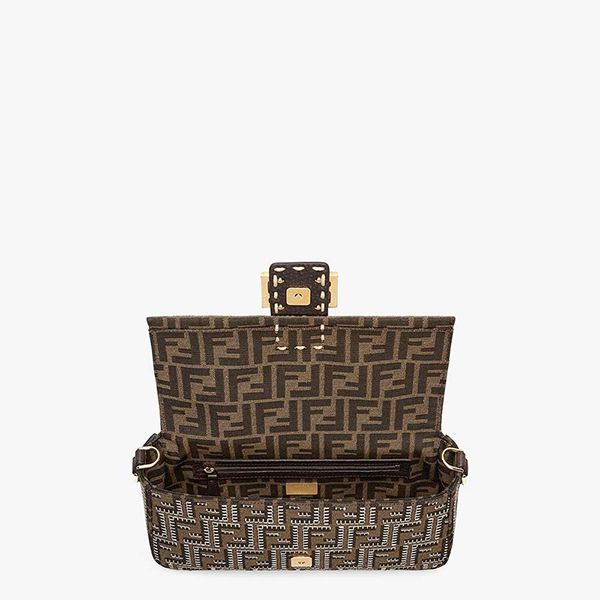 フェンディ BAGUETTE FFモチーフ 刺繍 ミディアム バッグコピー